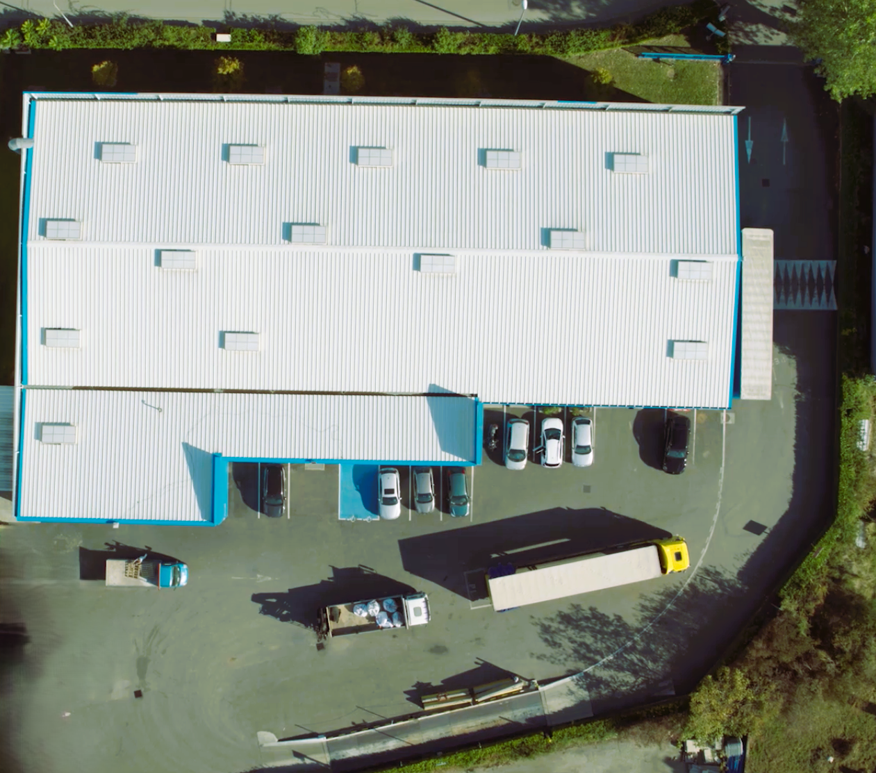 Bureaux et centre de traitement des déchets de BDS à Vaulx-en-Velin – Expertise en gestion des déchets dangereux et amiante.